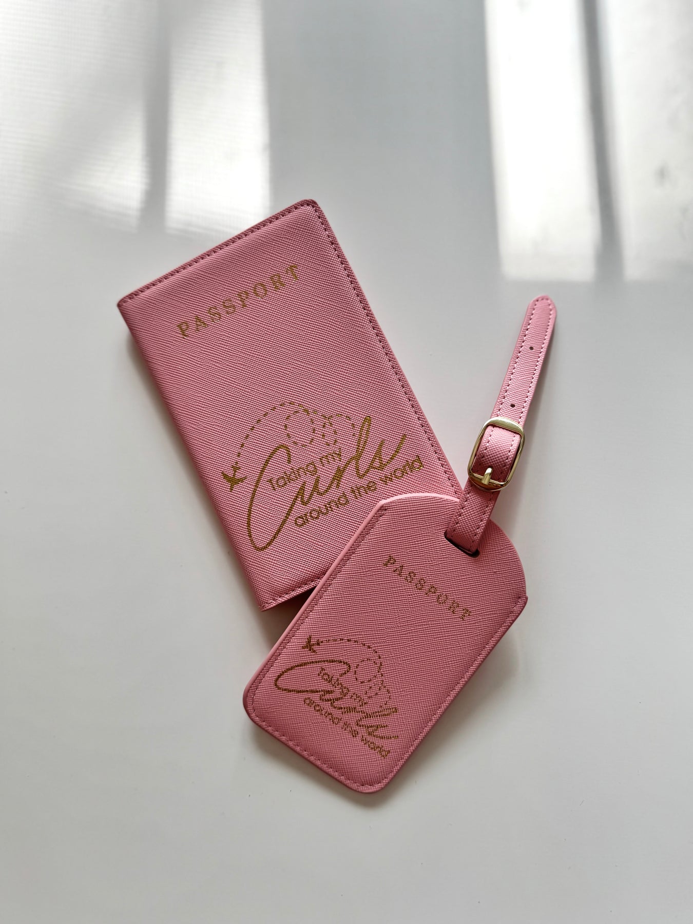 Étiquette Bagage et Couvertures Passeport, Couvertures de Passeport, Etui à Passeport Protège Passeport, Porte-étiquetes,Couleur rose Étiquette Bagage et Couvertures Passeport, Couvertures de Passeport, Etui à Passeport Protège Passeport, Porte-étiquetes,Couleur rose